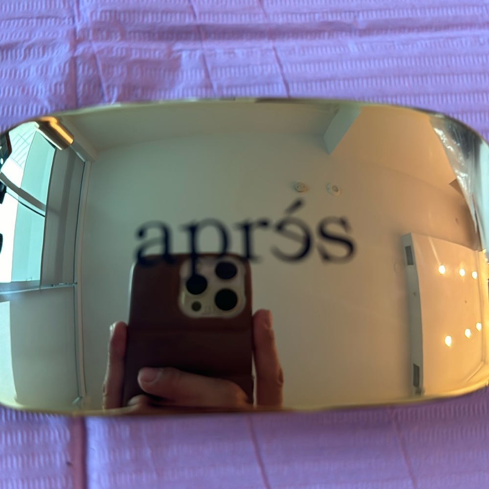 Apres nail lamp new never used came in kit but is too small for my liking